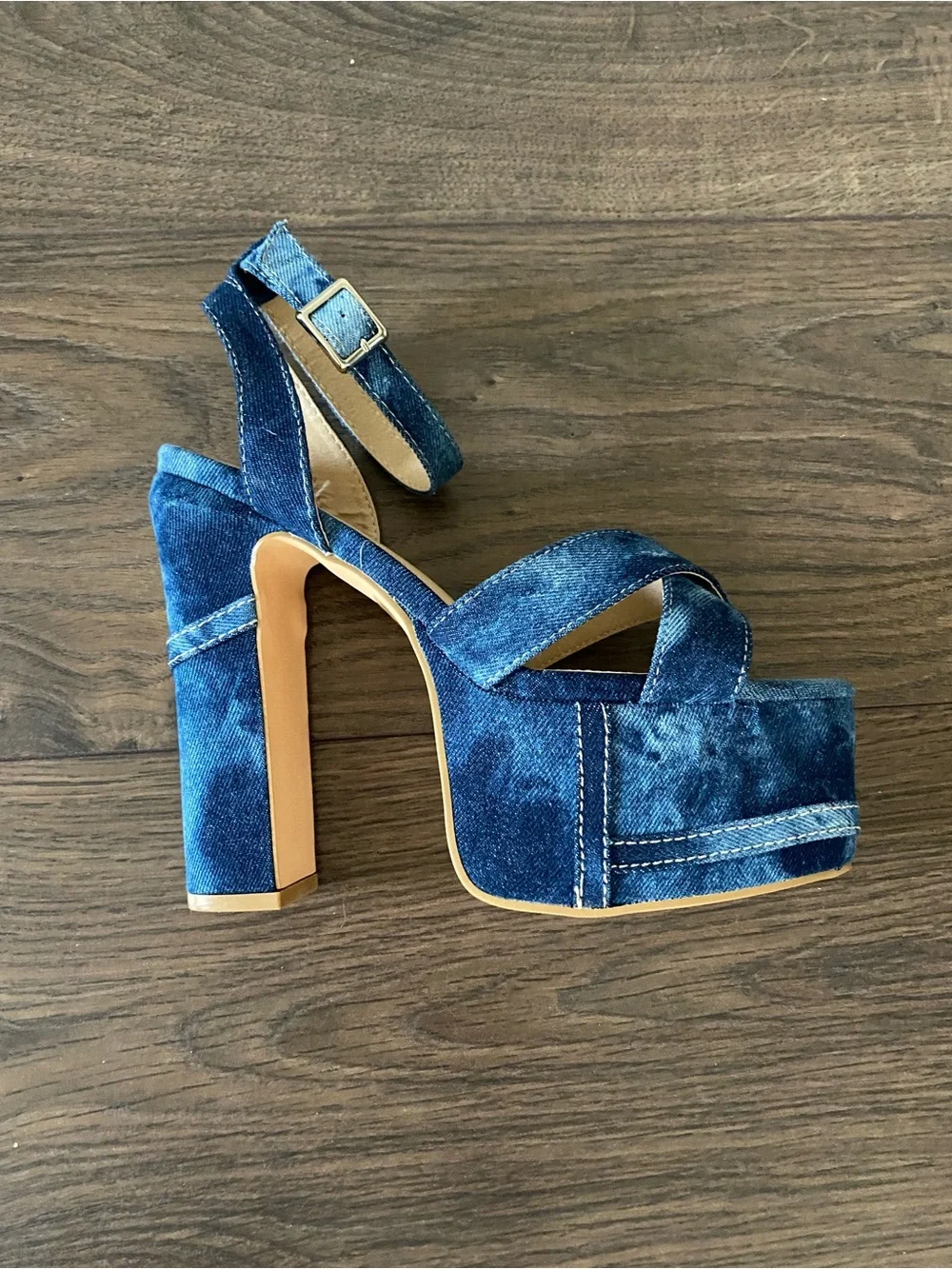 Fashion Nova bold platform